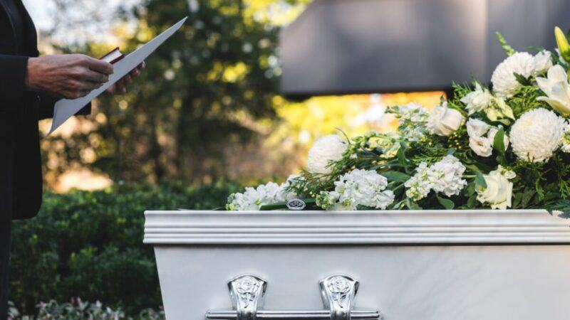 Mơ thấy đám tang người lạ là điềm báo như thế nào